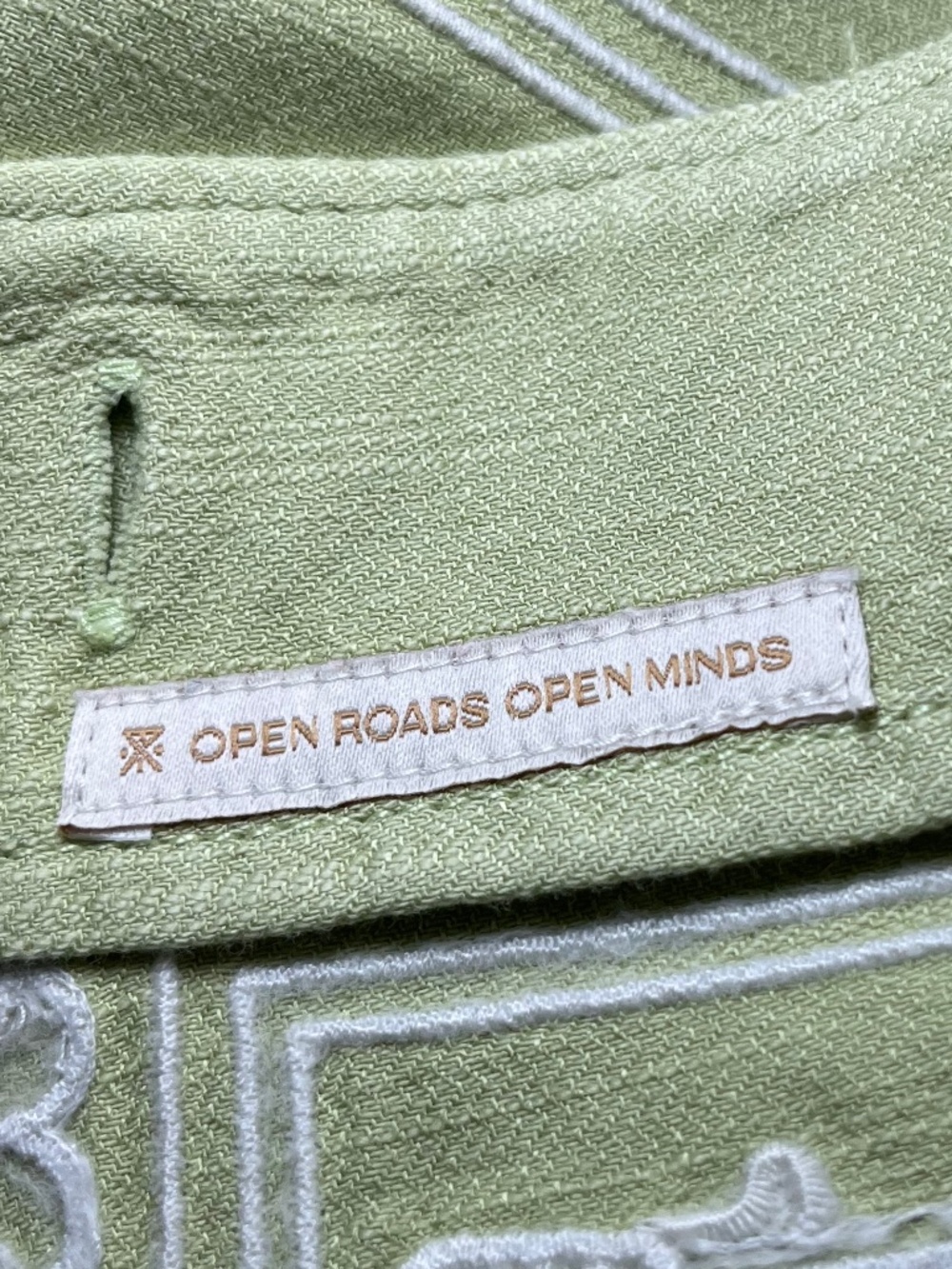 Roark Embroidered Cropped Pear Green Walk in the Woods Blouse Size S - Picture 7 of 10